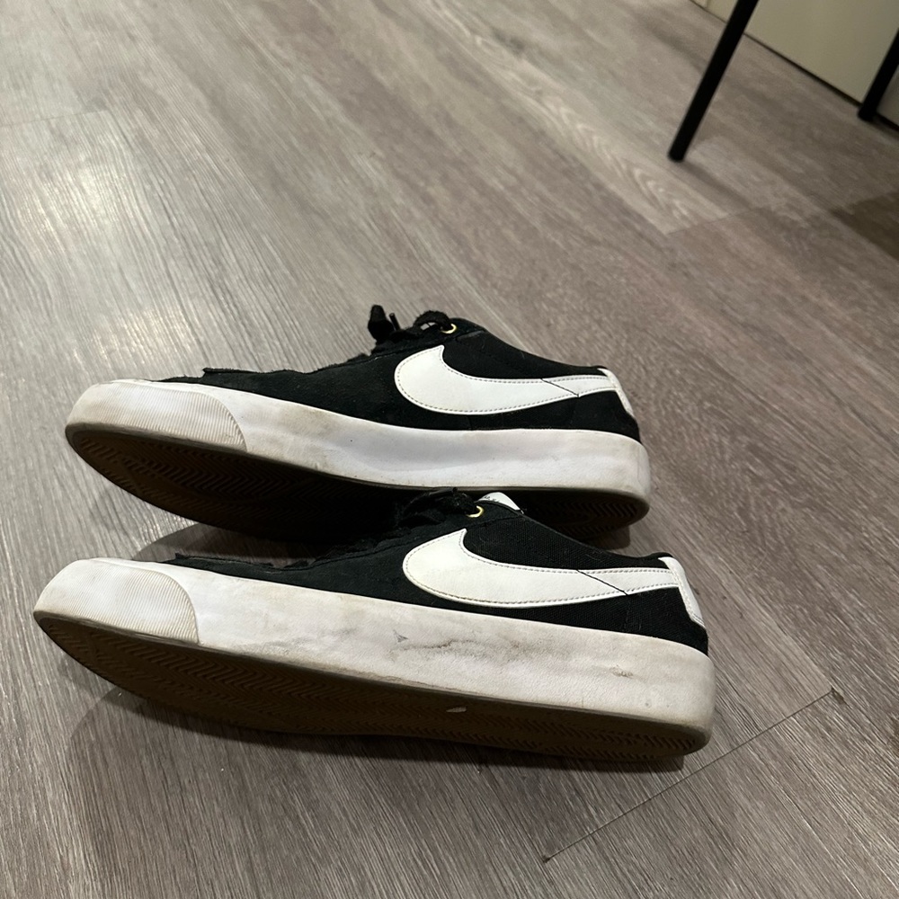 Nike shoes size 10 in men’s